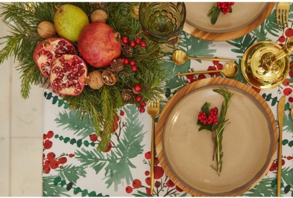 Скатерть Доляна «Новый год: Сhristmas berries» 145*300 +/- 2 см, 100% п/э